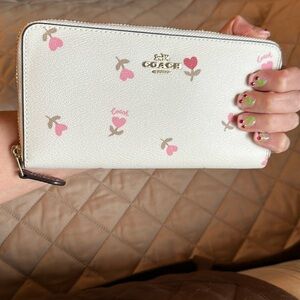 NEW COACH Heart Floral Print WALLET 💐❤️